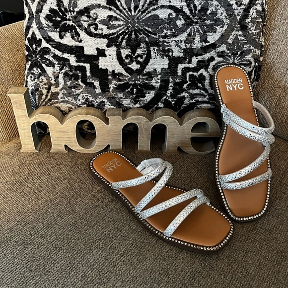 Madden NYC Rhinestone Chase Sandals NWOT - Picture 8 of 8